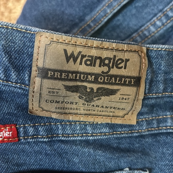 Men’s Wrangler jeans - Picture 2 of 3
